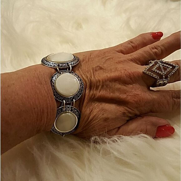 SILVER & MOONSTONE BRACELET - Picture 1 of 4